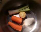 Foto del paso 3 de la receta: Cocido de gallina con verduras