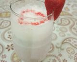 A picture of step 2 of Strawberry milk shake.