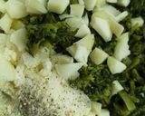 Foto del passaggio 3 della ricetta Crescione cotto in padella con verdure e pomodoro e mozzarella