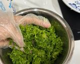 Hình bước làm 3 của món Kale Salad & Cách Làm Mềm Cải Xoăn