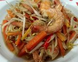 Foto langkah ke 5 dari resep Tumis Udang wortel & Toge.