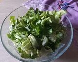 Foto del passaggio 1 della ricetta Insalata estiva di pollo