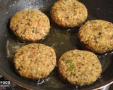 मिक्स स्प्राउट कटलेट (mix sprout cutlet recipe in marathi) रेसिपी स्टेप 5 फोटो 
