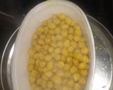 A picture of step 1 of Tawa Chole.