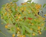 Foto langkah ke 3 dari resep Tumis Labu Siam dan Jagung Manis.