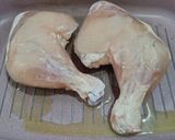 Une image de l'étape 1 de Tajine de petit pois / artichaut et poulet.