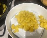 Foto del paso 3 de la receta: Tortilla de patatas rellena de jamón York y queso