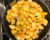 Une image de l'étape 2 de Crumble de pommes à la noisette.