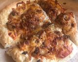 A picture of step 11 of Pizza bread - no knead, with spicy mincebeef & caramelised onion.