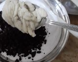 A picture of step 2 of Oreo delight.