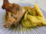 Pollo asado en horno con guarnición de patatas