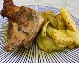 Foto del paso 2 de la receta: Pollo asado en horno con guarnición de patatas