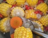 Foto langkah ke 4 dari resep Sayur bening bayam, jagung dan wortel.