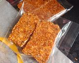A picture of step 4 of Peanut & sesame Brittle.