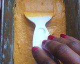 A picture of step 6 of Surprise heart cake.