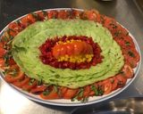 Une image de l'étape 8 de Salade du jardin (tomates, concombre, poivrons, basilic).