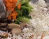 รูปขั้นตอนการทำที่ 4 ของ ข้าวผัดรวมฮิต (แหนม กุนเชียง กุ้ง)