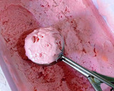 Foto del paso 13 de la receta: Helado de fresas casero con yogur griego de toffee