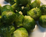 Foto del paso 4 de la receta: Coles de bruselas al ajillo