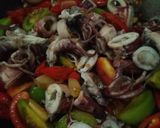 Foto langkah ke 3 dari resep Tumis Cumi Pedes.