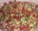 Foto del paso 5 de la receta: 🍅Ensalada de garbanzos, tomate y aguacate 🥑