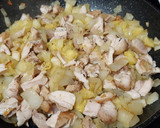 Foto del paso 5 de la receta: Calabacín relleno de pollo en airfryer, microondas y sartén