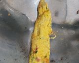 Foto langkah ke 4 dari resep Telur Dadar Daun Kunyit.