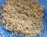 A picture of step 4 of Stir fry noodles with egg omelette and boiled egg.