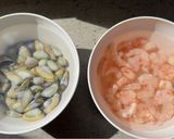 Foto del paso 1 de la receta: Espaguetis cremosa amb gambes, tellerines, xampinyons i formatges