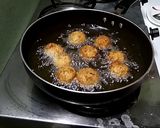 A picture of step 5 of Cheese lolipops.