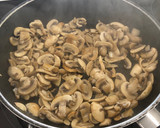 Foto del paso 2 de la receta: Revuelto de champiñones al ajillo