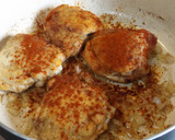 Foto del paso 3 de la receta: Contramuslos de pollo con salsa de pimentón