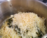 Foto del paso 4 de la receta: Espaguetis veggie con acelgas y piñones