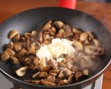 (影音)奶油蘑菇－Creamy Garlic Mushrooms的食譜步驟2照片