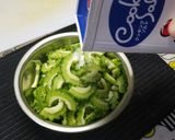 Foto langkah ke 1 dari resep Sayur pare santan.