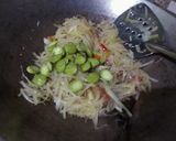 Foto langkah ke 3 dari resep Oseng Pepaya Muda.