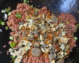Foto langkah ke 4 dari resep Nasi goreng merah.