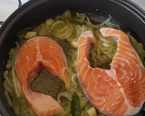 Foto del paso 3 de la receta: Rodajas de salmón al vino
