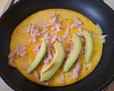 Foto del paso 3 de la receta: Omelette de pechuga de pavo y aguacate