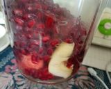 A picture of step 1 of Apple Pomegranate carrot detox juice.