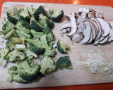 Foto del paso 1 de la receta: Ensalada de brócoli, champiñones y miel