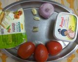 A picture of step 1 of Shahi paneer with paratha.