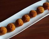 A picture of step 3 of Spaghetti chicken cheese balls.