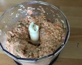 Une image de l'étape 4 de Salade d été tomates farcies jambon feta menthe lit de laitue et carottes râpées.