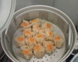 Foto langkah ke 4 dari resep Dimsum Ayam Udang Praktis.