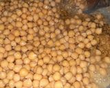A picture of step 3 of Lahori Chikkar cholay.