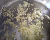 Foto del paso 1 de la receta: Arroz amarillo (con chorizo y salchichas)
