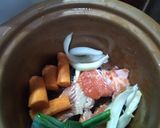 Foto langkah ke 2 dari resep Bubur Salmon + Wortel Tofu + Kaldu Ikan Home Made 7M+.