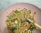 Foto langkah ke 2 dari resep Mie tiaw goreng seafood.