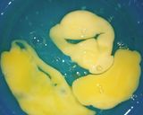 A picture of step 2 of Stir rice with egg sauce.